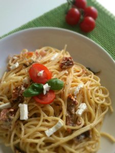 Spaghetti doppio pomodoro e feta3